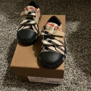 Burberry baby sneakers